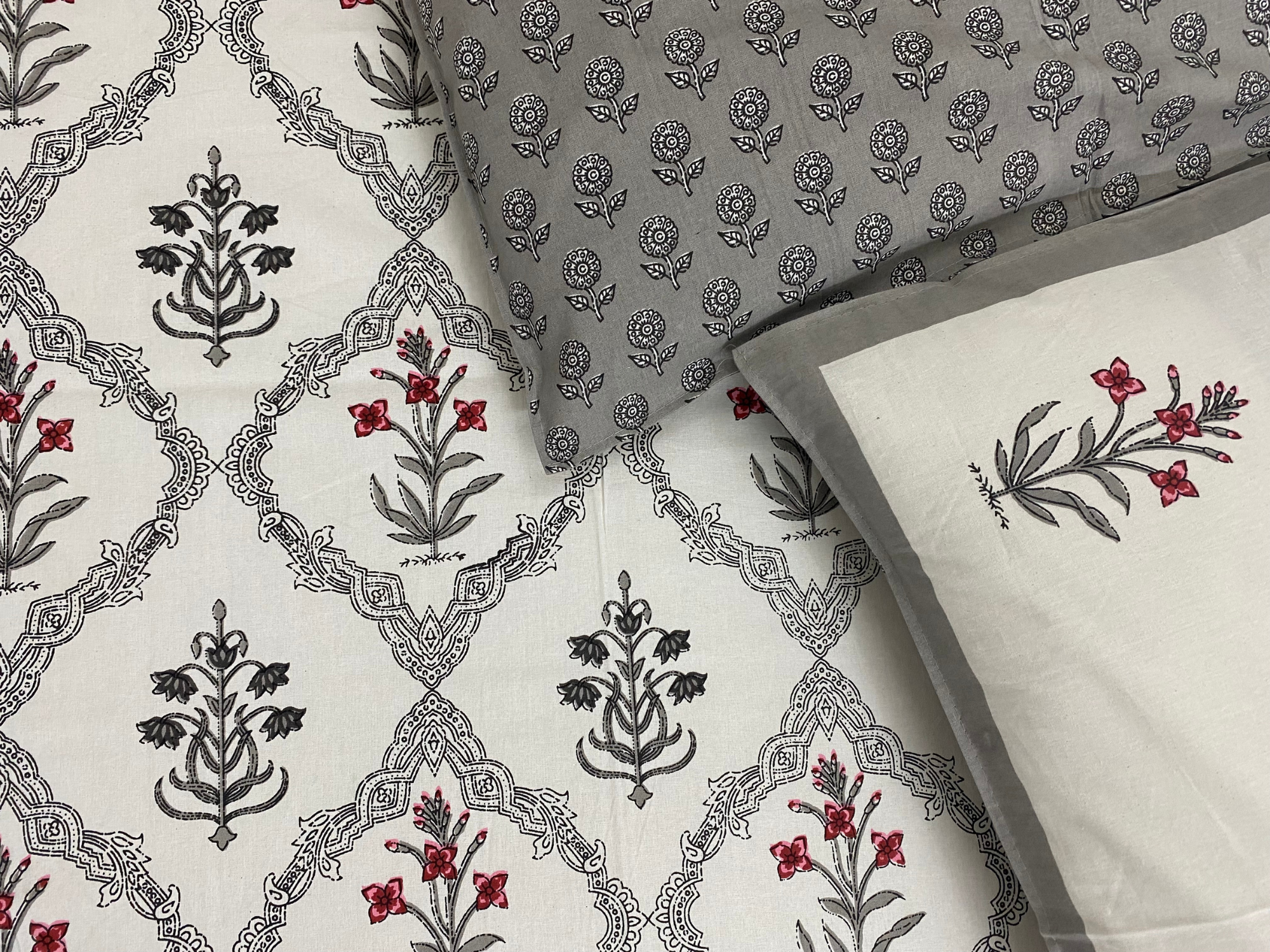 Ivory Lattice Bedsheet