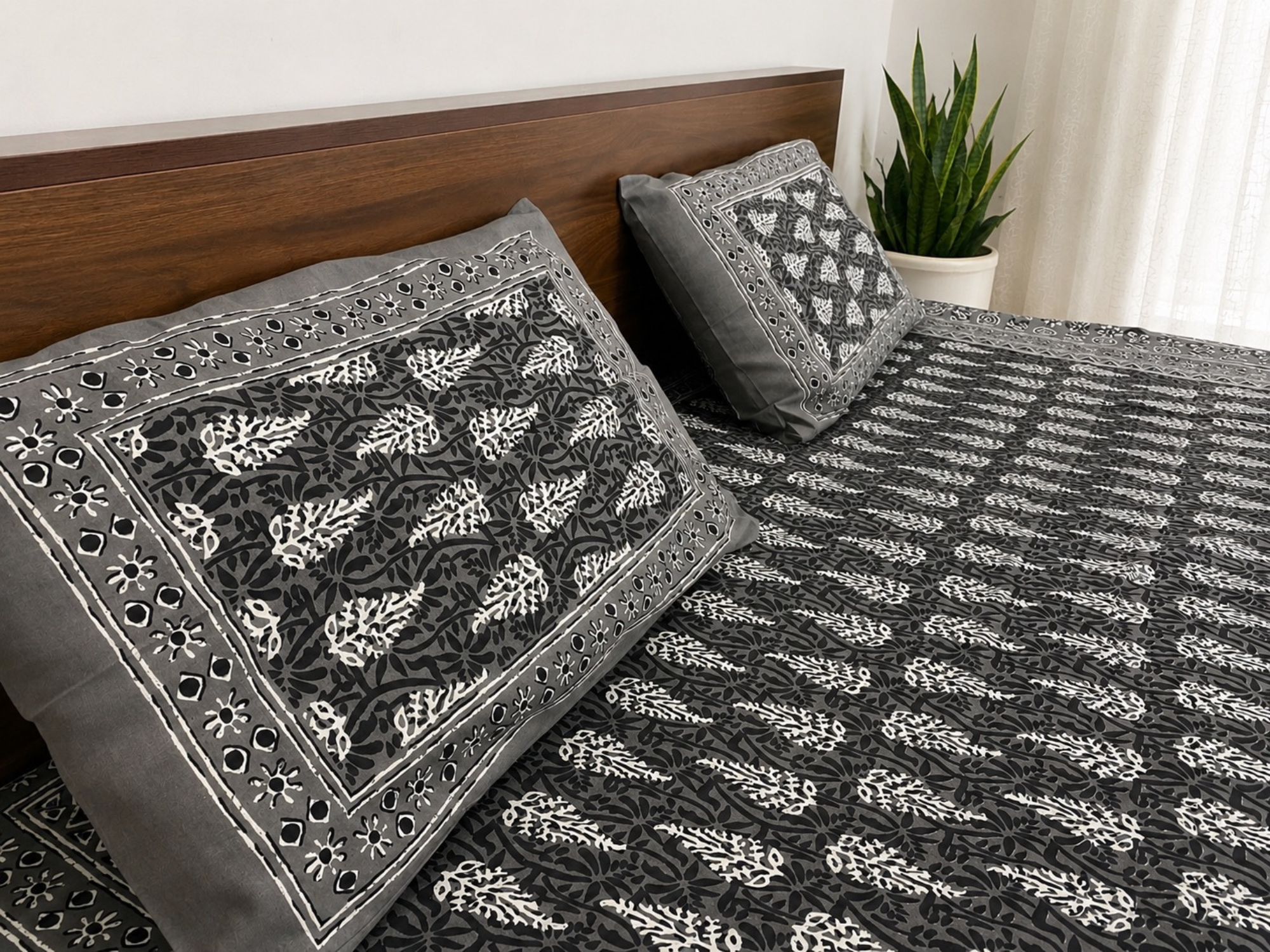 Shadow Trellis Bedsheet