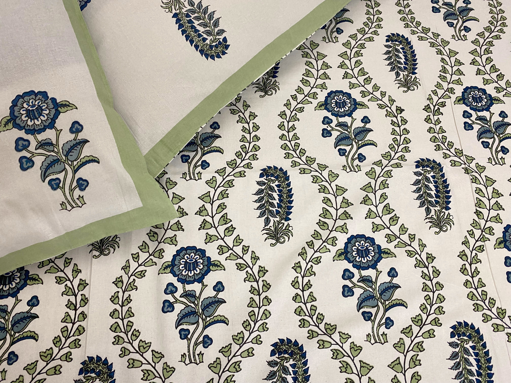 Willow Vines Bedsheet